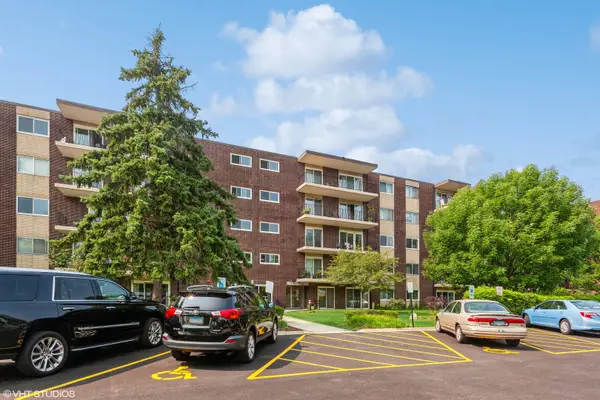 5300 Walnut Avenue #20C, Downers Grove, IL 60515