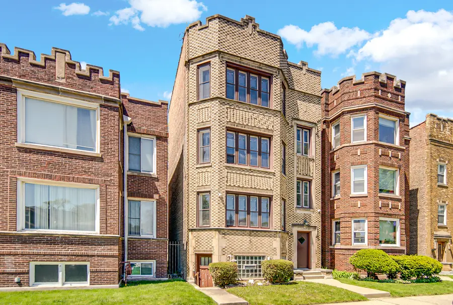 7428 S Bennett Avenue, Chicago, IL 60649 - #2