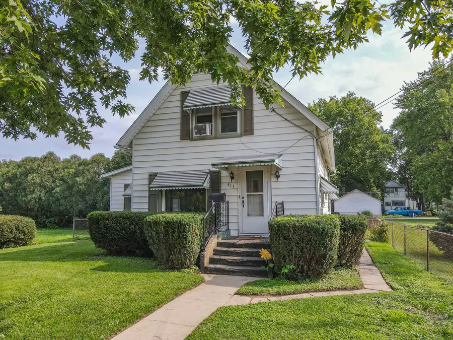 411 E 5th Street, Momence, IL 60954 - #2