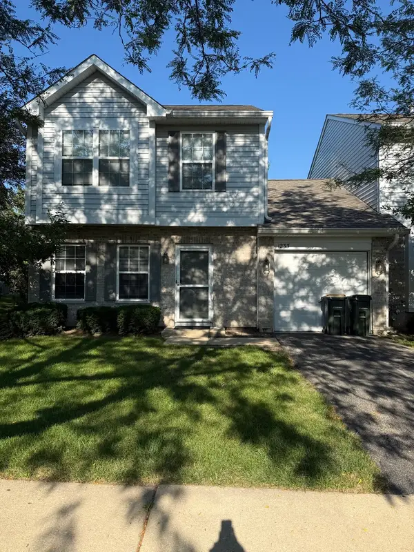 1233 N Split Oak Circle #64-1233B, Round Lake Beach, IL 60073