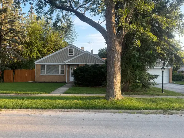10806 S Komensky Avenue, Oak Lawn, IL 60453
