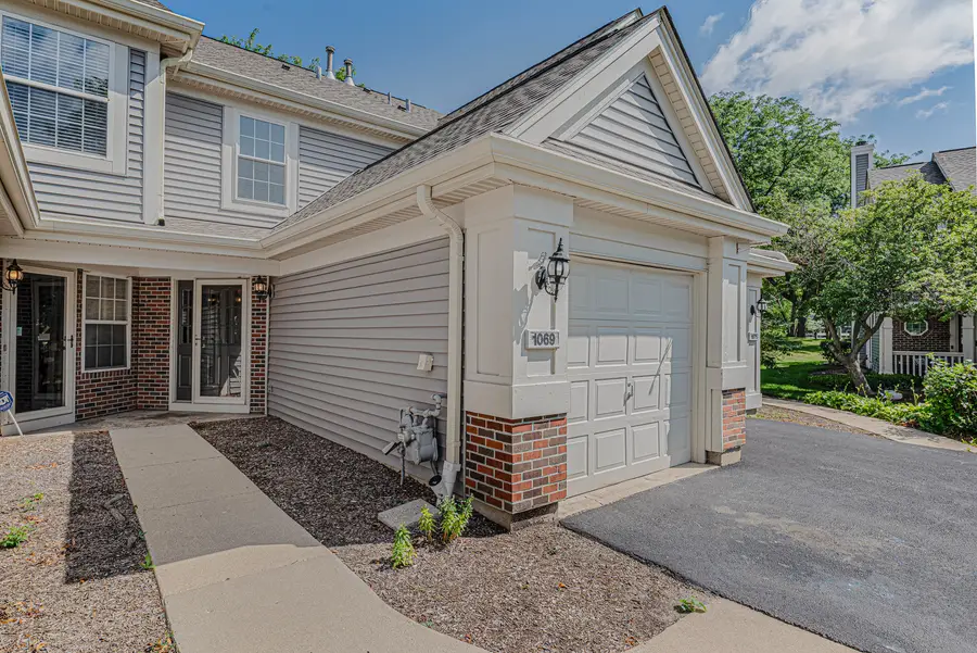1069 Talbots Lane, Elk Grove Village, IL 60007 - #2