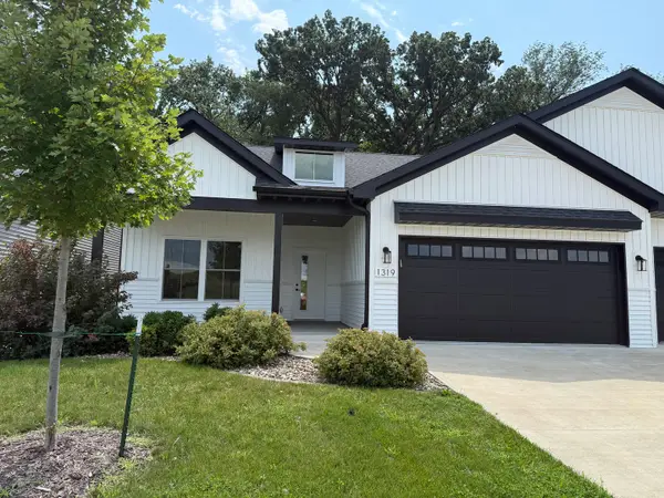 1319 Heights Court, Bettendorf, IA 52722