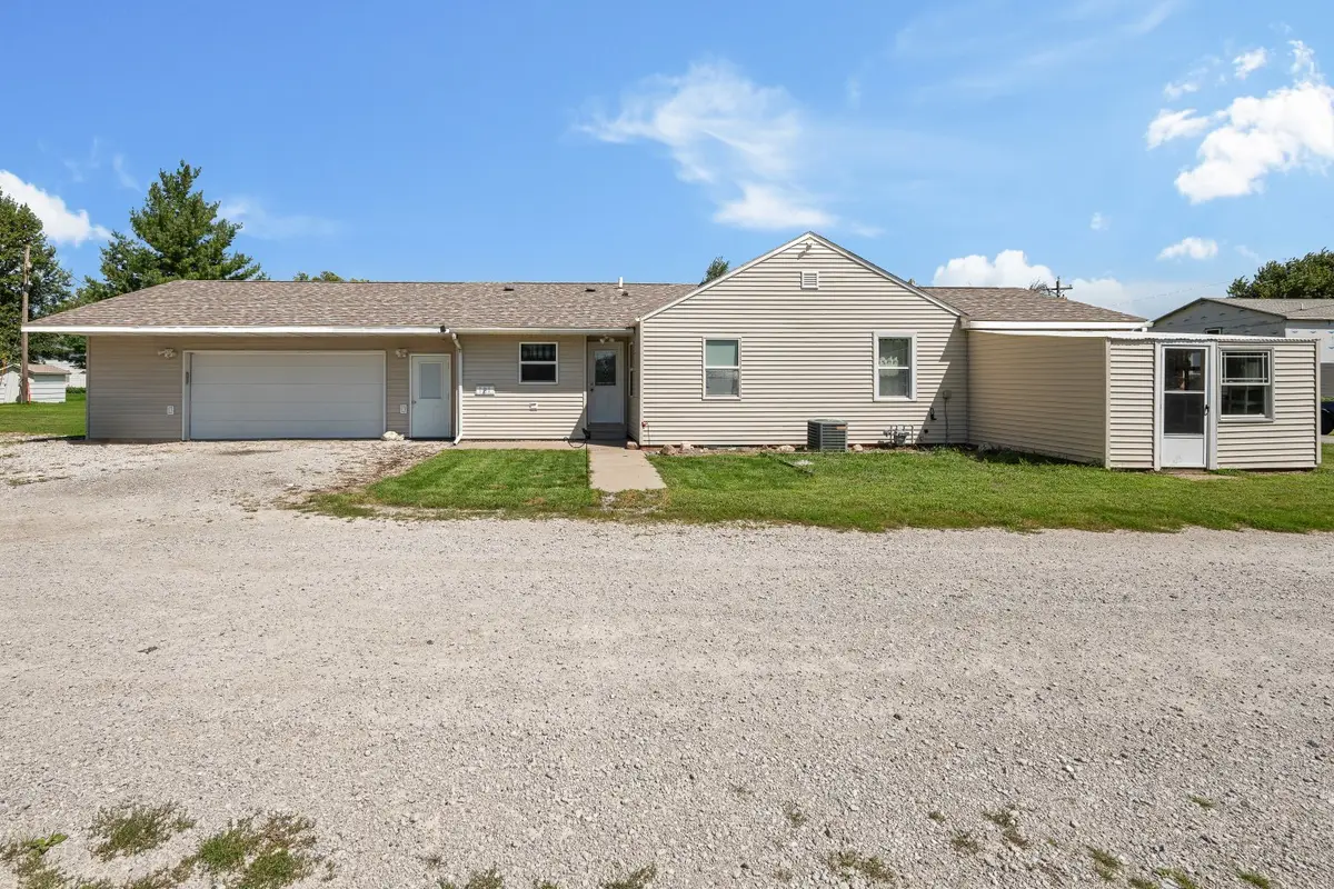 101 E 7th Street, Sherrard, IL 61281 - #1