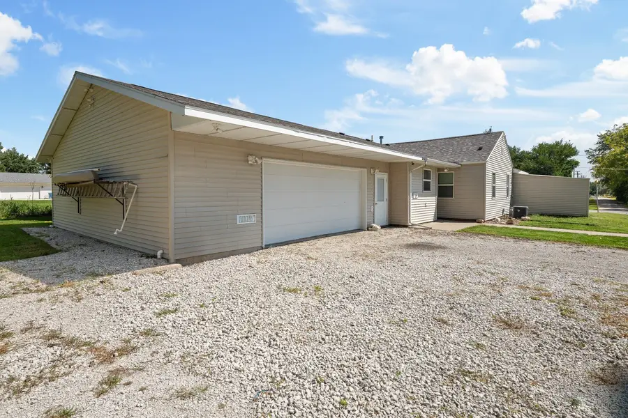 101 E 7th Street, Sherrard, IL 61281 - #2