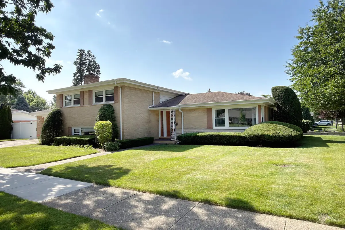 801 S See Gwun Avenue, Mount Prospect, IL 60056 - #1