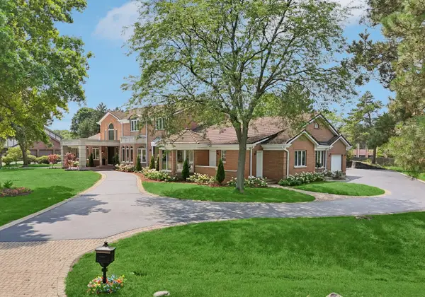 2430 Dorina Drive, Northfield, IL 60093