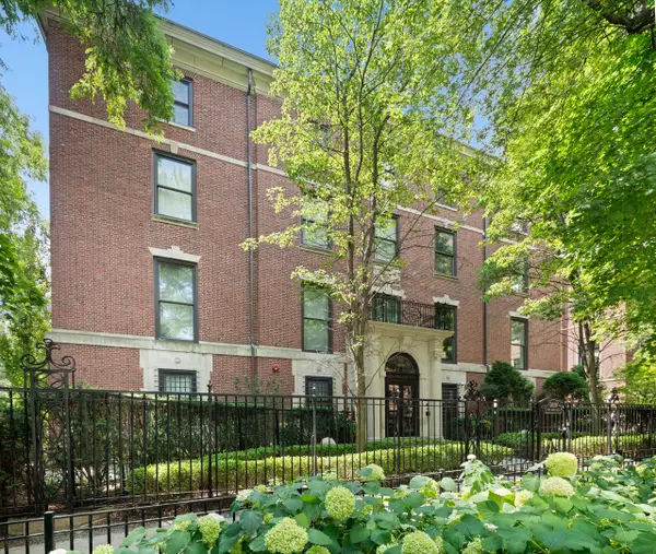 3030 N Lake Shore Drive #202, Chicago, IL 60657