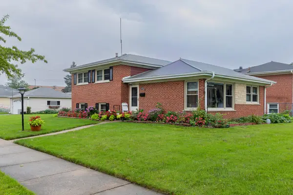 2201 Pine Street, Des Plaines, IL 60018