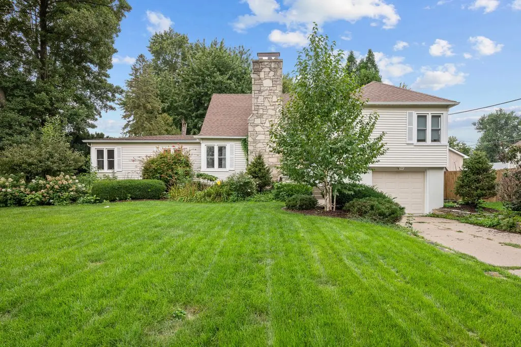 806 N 11th Street, Clinton, IA 52732 - #1