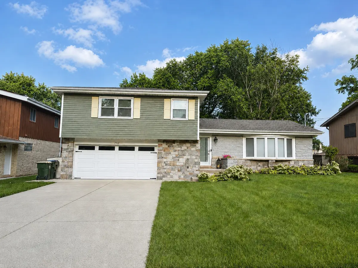 1915 N Chestnut Avenue, Arlington Heights, IL 60004 - #1