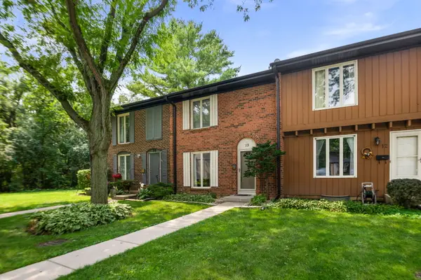 13 Dumbarton Oaks Place, Elgin, IL 60123