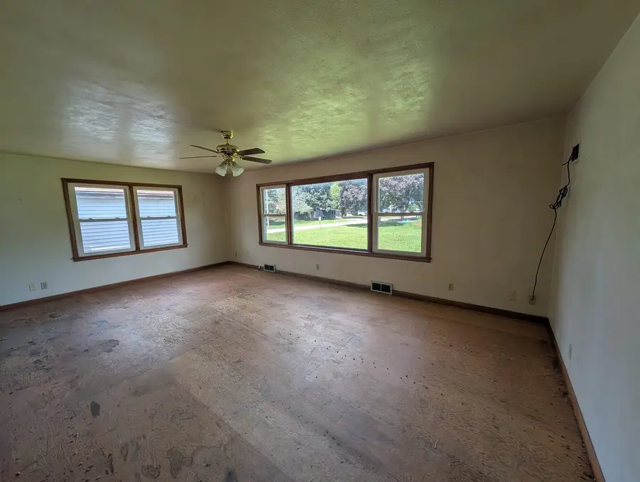 203 E 2nd Street, Genoa, IL 60135 - #2