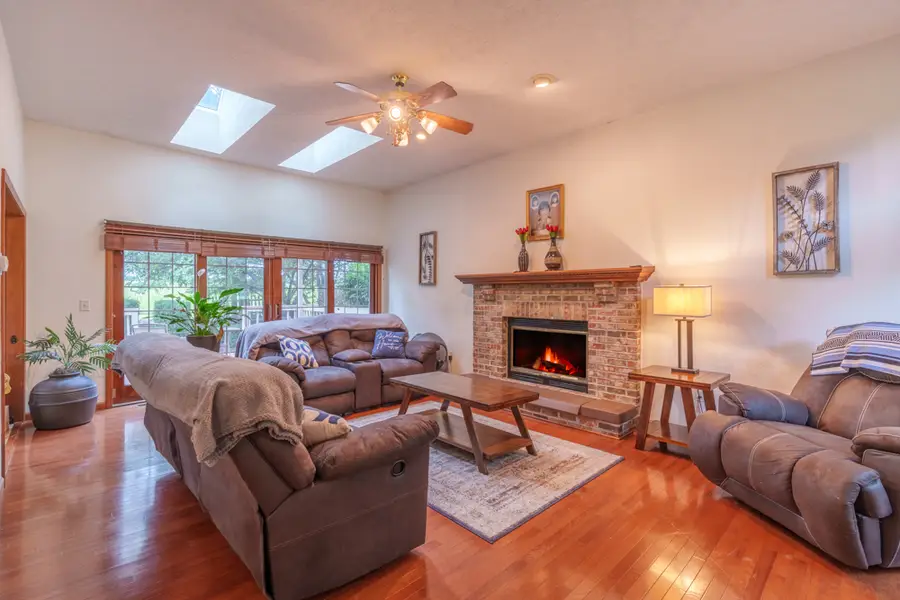 15558 E Country Meadow Road, Mount Vernon, IL 62864 - #3