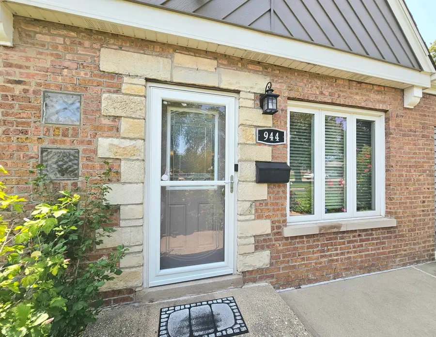 944 S Ardmore Avenue, Villa Park, IL 60181 - #3
