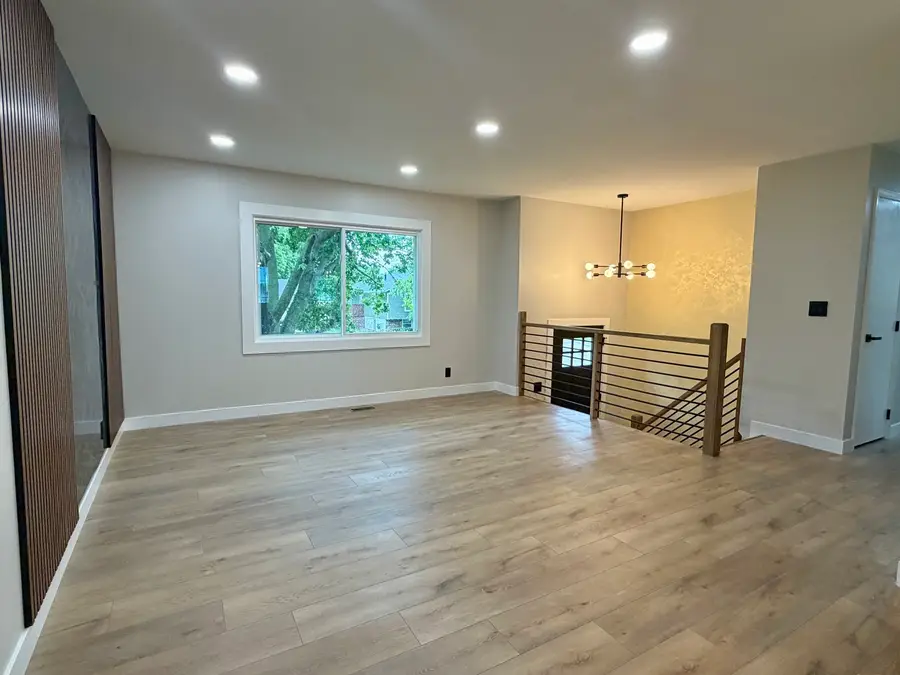 807 Hayward Avenue, Streamwood, IL 60107 - #3