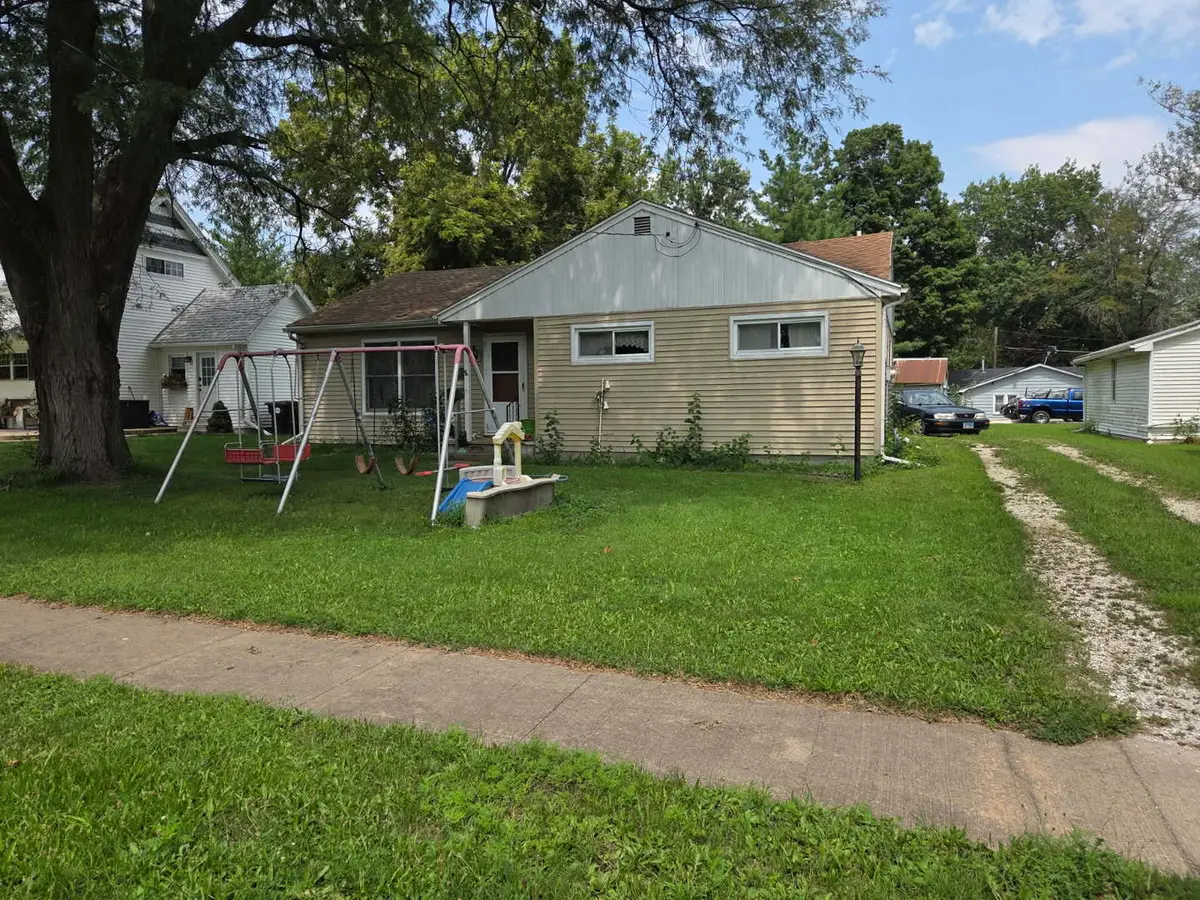 825 Locust Street, Carthage, IL 62321 - #1