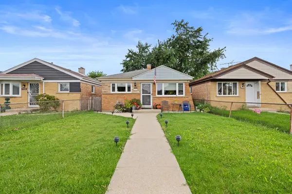 7736 Lotus Avenue, Burbank, IL 60459