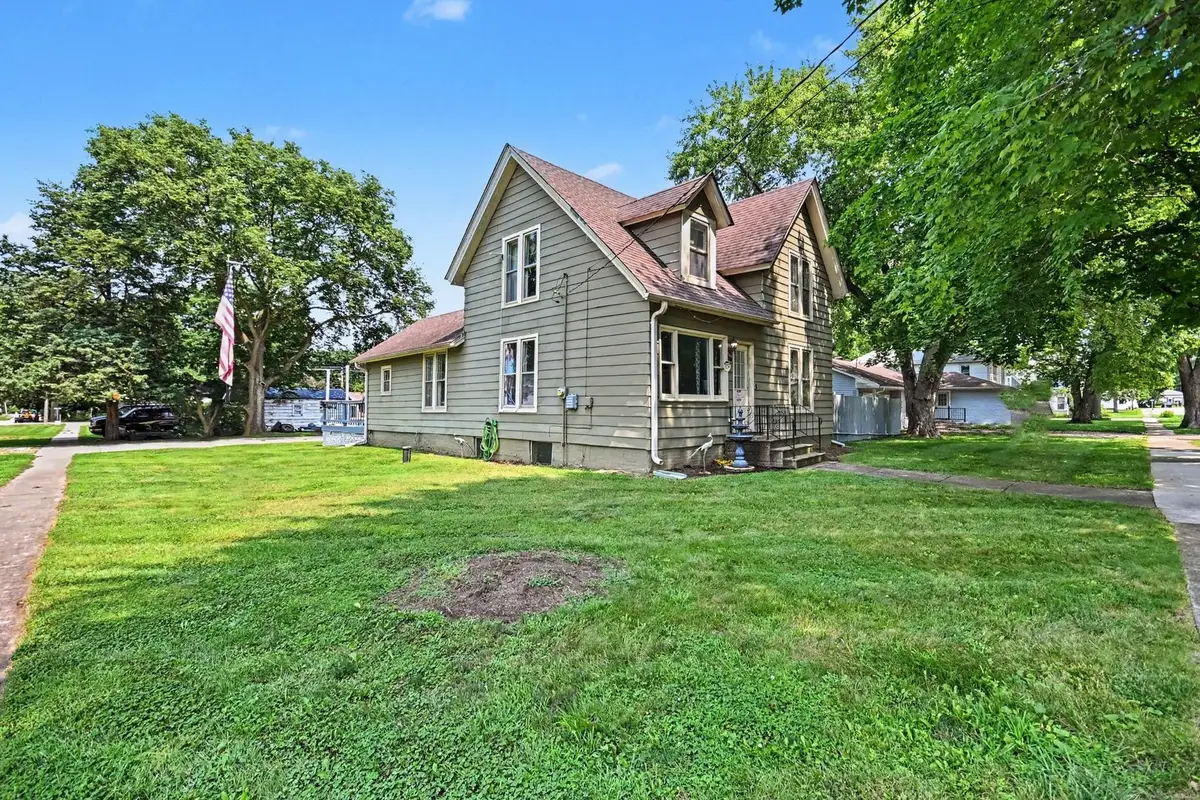 330 Pleasant Street, Sheridan, IL 60551 - #1