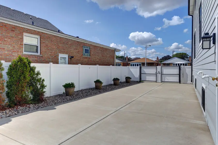 5347 S Melvina Avenue, Chicago, IL 60638 - #3