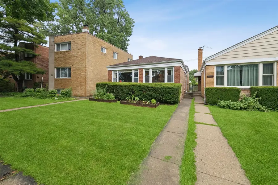 3114 W Jerome Street, Chicago, IL 60645 - #3