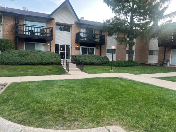 7A Kingery Quarter Drive #101, Willowbrook, IL 60527