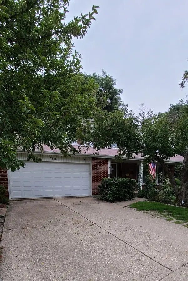 3235 N Volz Drive E, Arlington Heights, IL 60004