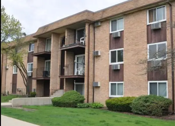 675 Heritage Drive #7-107, Hoffman Estates, IL 60169