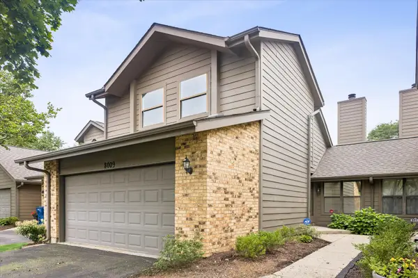 8009 Wildwood Lane, Darien, IL 60561