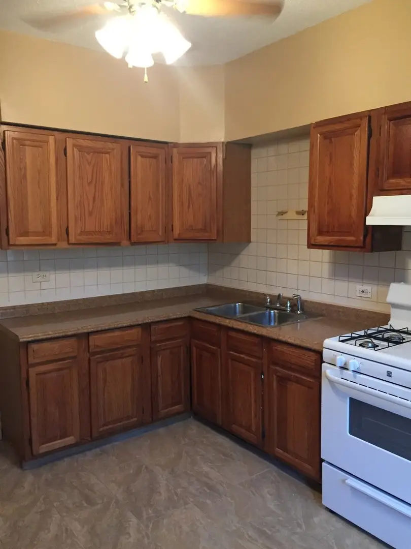 10531 S Corliss Avenue, Chicago, IL 60628 - #3