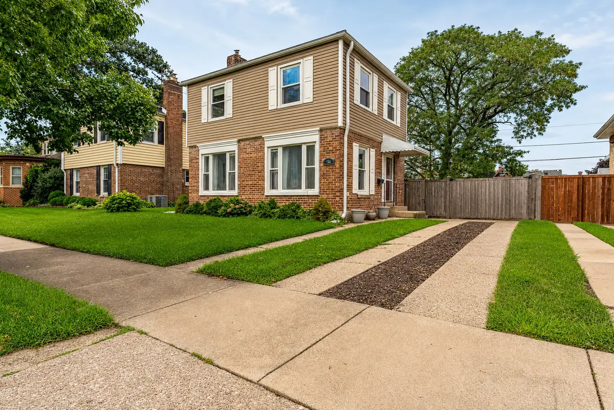 744 Manchester Avenue, Westchester, IL 60154 - #1