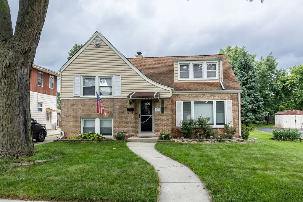 8024 S Christie Avenue, Lyons, IL 60534 - #1