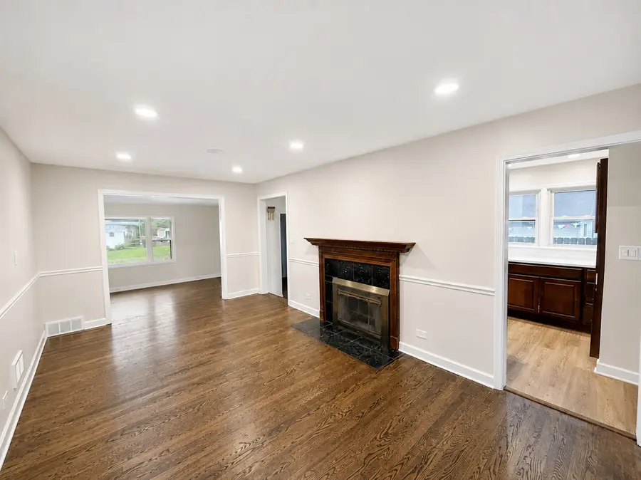 2130 Hawthorne Lane, Waukegan, IL 60087 - #3
