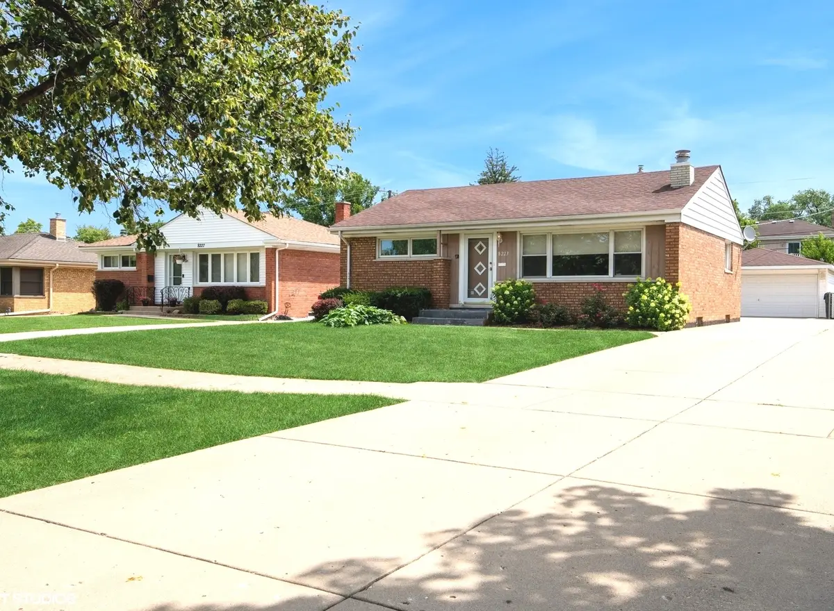 8223 N Washington Street, Niles, IL 60714 - #1