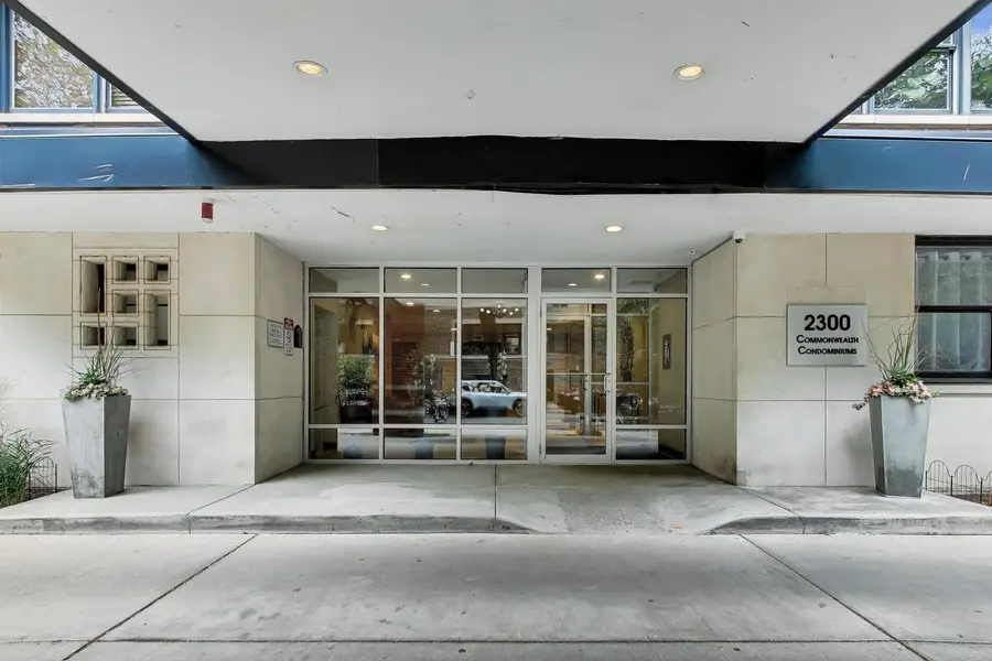 2300 N Commonwealth Avenue #2H, Chicago, IL 60614 - #2