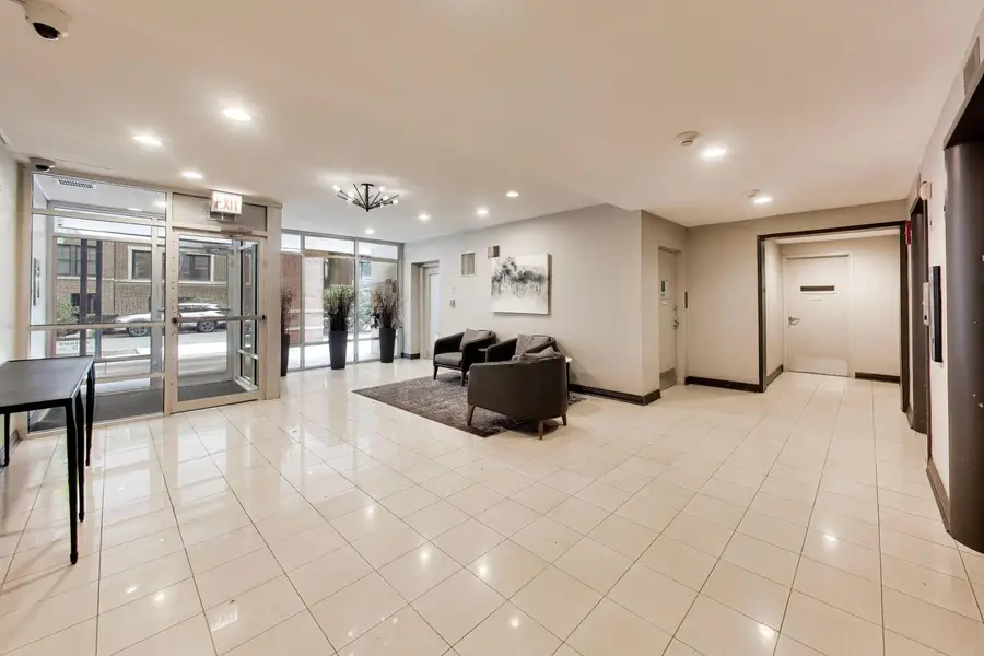 2300 N Commonwealth Avenue #2H, Chicago, IL 60614 - #3