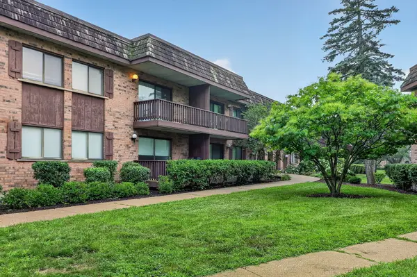 8000 Woodglen Lane #110, Downers Grove, IL 60516