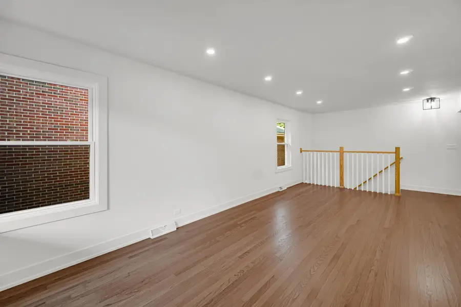 8918 Kilpatrick Avenue, Skokie, IL 60076 - #3
