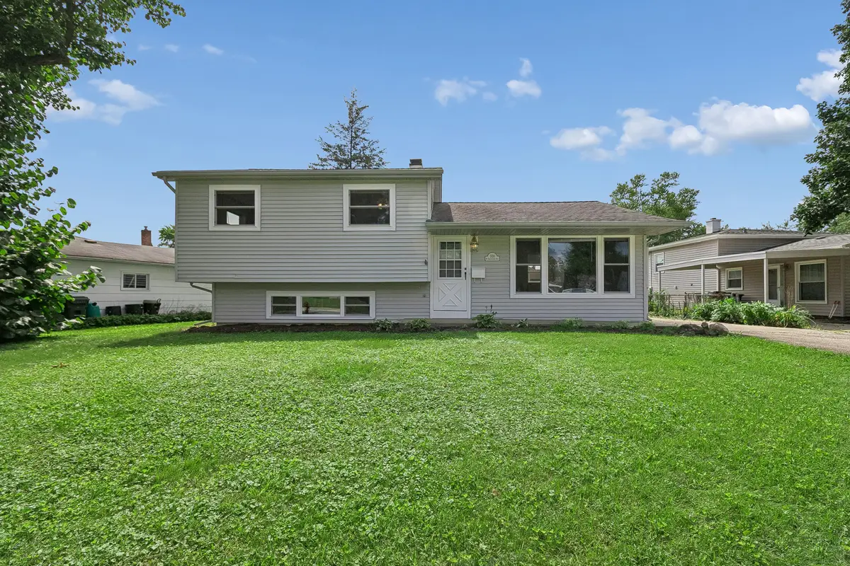 328 N Greenview Avenue, Mundelein, IL 60060 - #1
