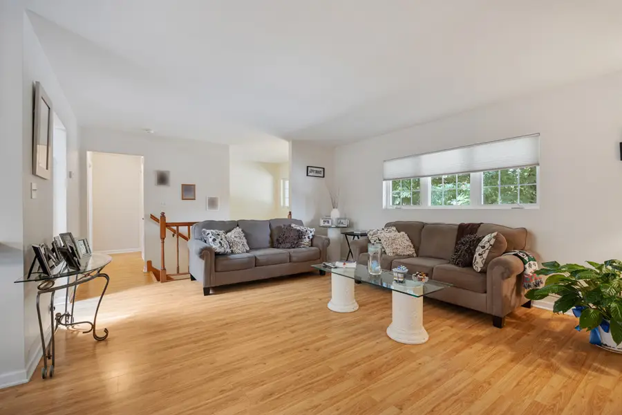 1204 Leeds Lane, Elk Grove Village, IL 60007 - #3