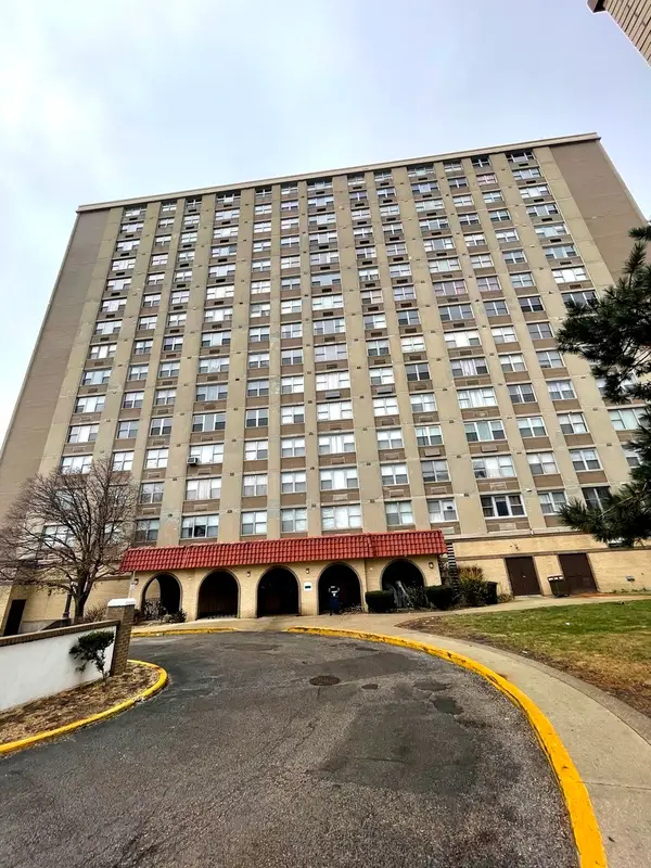 4300 W Ford City Drive #710, Chicago, IL 60652