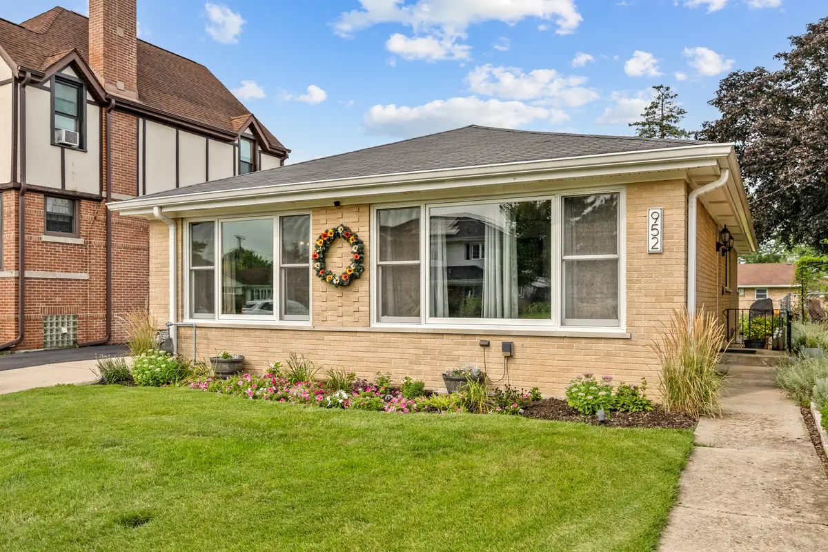 952 W Grant Drive, Des Plaines, IL 60016 - #1
