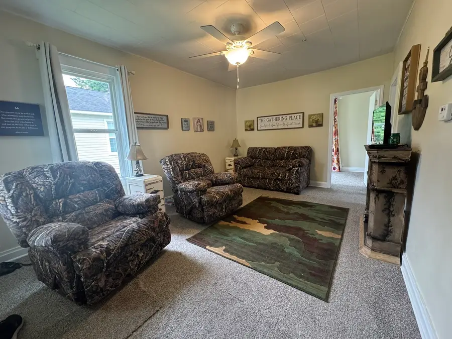 317 N 8th Street, Herrin, IL 62948 - #2