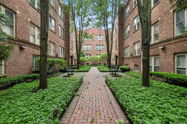 221 N Oak Park Avenue #2E, Oak Park, IL 60302