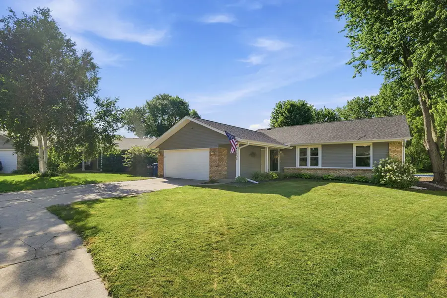 1503 W 46th Place, Davenport, IA 52806 - #2