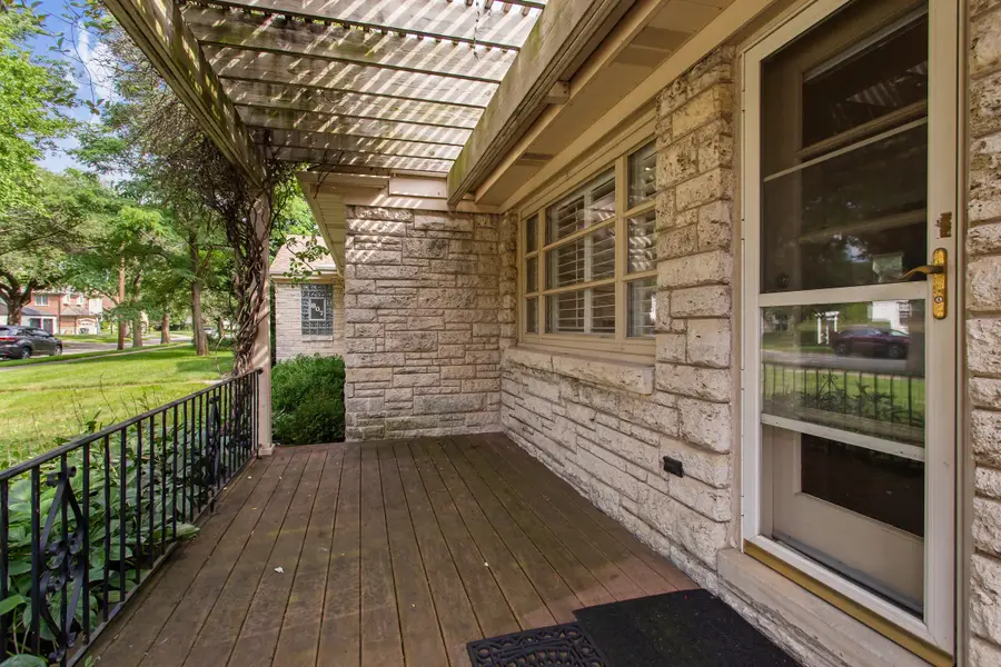 807 Surrey Lane, Glenview, IL 60025 - #2