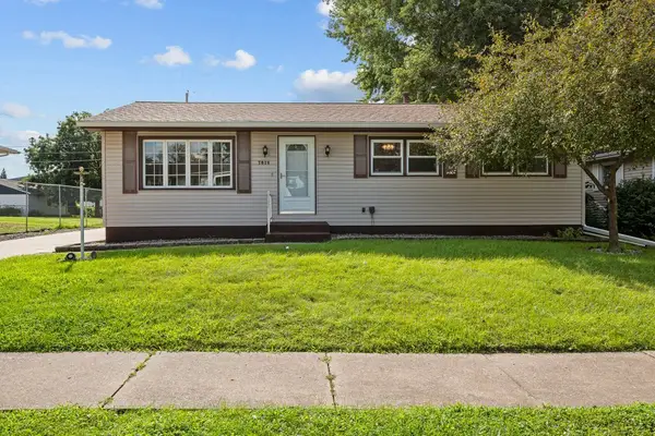7912 9th Street W, Rock Island, IL 61201