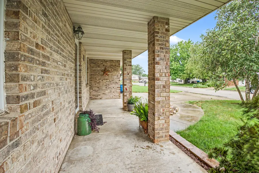 808 N Mohave Drive, Pontiac, IL 61764 - #3