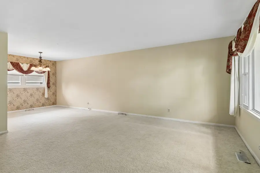 777 Redwood Drive, Aurora, IL 60506 - #2