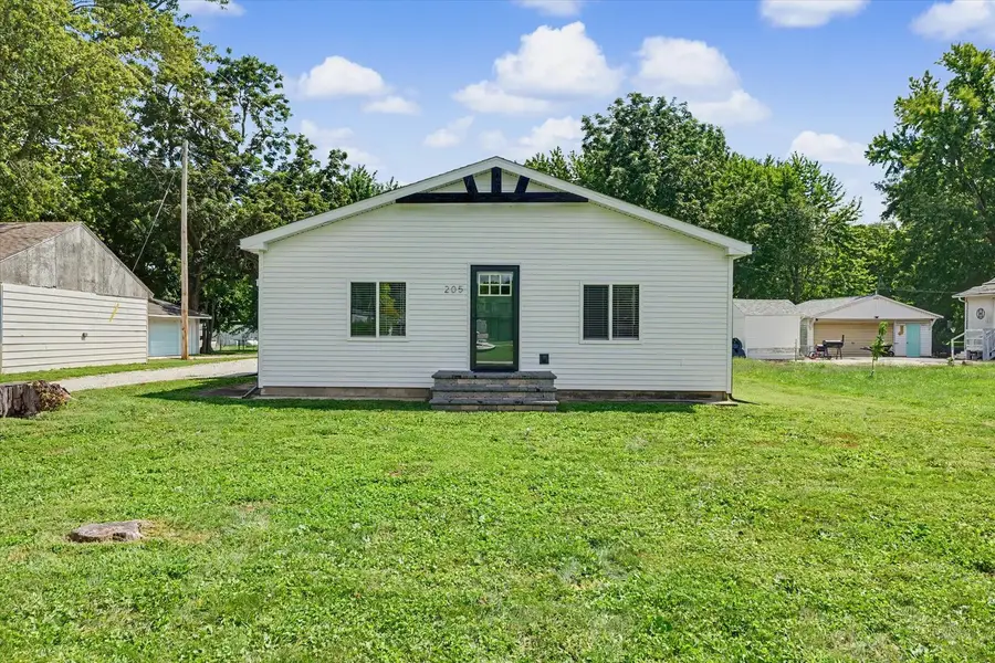 205 S Washington Street, Mansfield, IL 61854 - #2